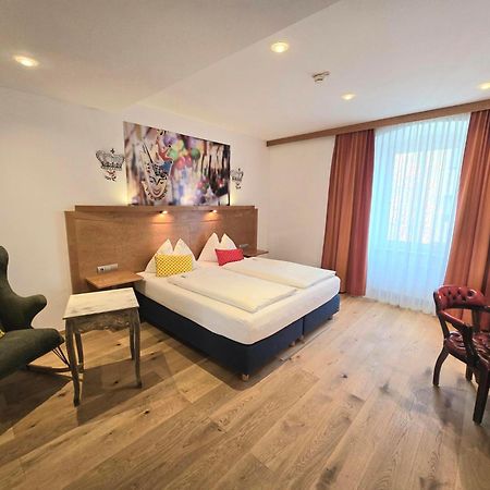 Boutique Hotel Goldenes Lamm Villach Bagian luar foto