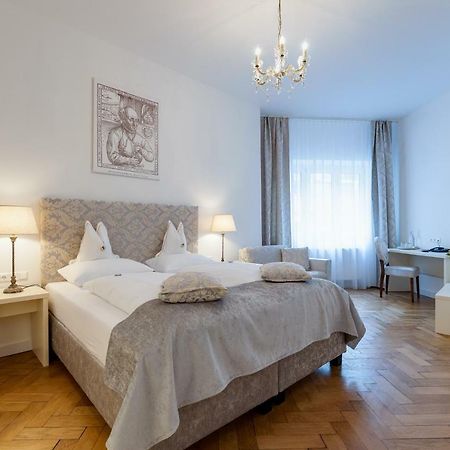 Boutique Hotel Goldenes Lamm Villach Bagian luar foto