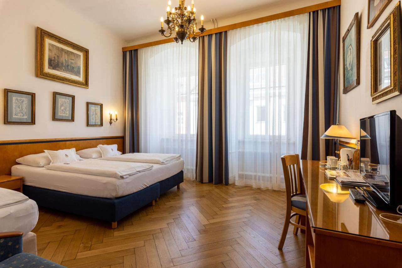 Boutique Hotel Goldenes Lamm Villach Bagian luar foto