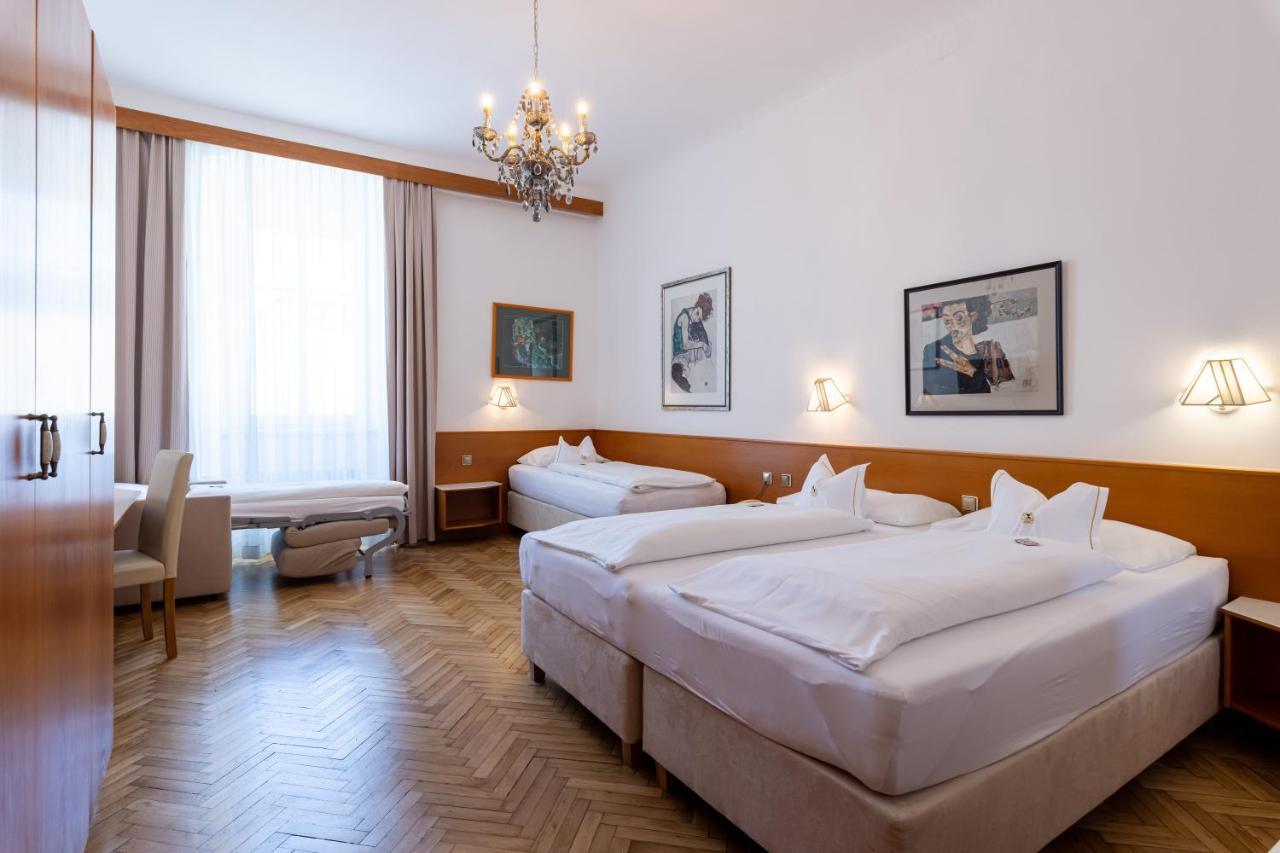 Boutique Hotel Goldenes Lamm Villach Bagian luar foto