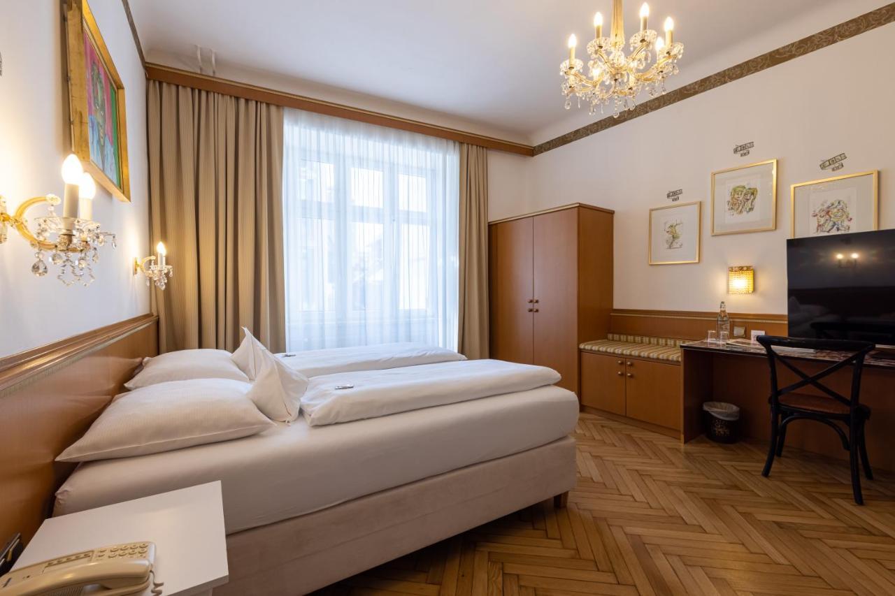 Boutique Hotel Goldenes Lamm Villach Bagian luar foto