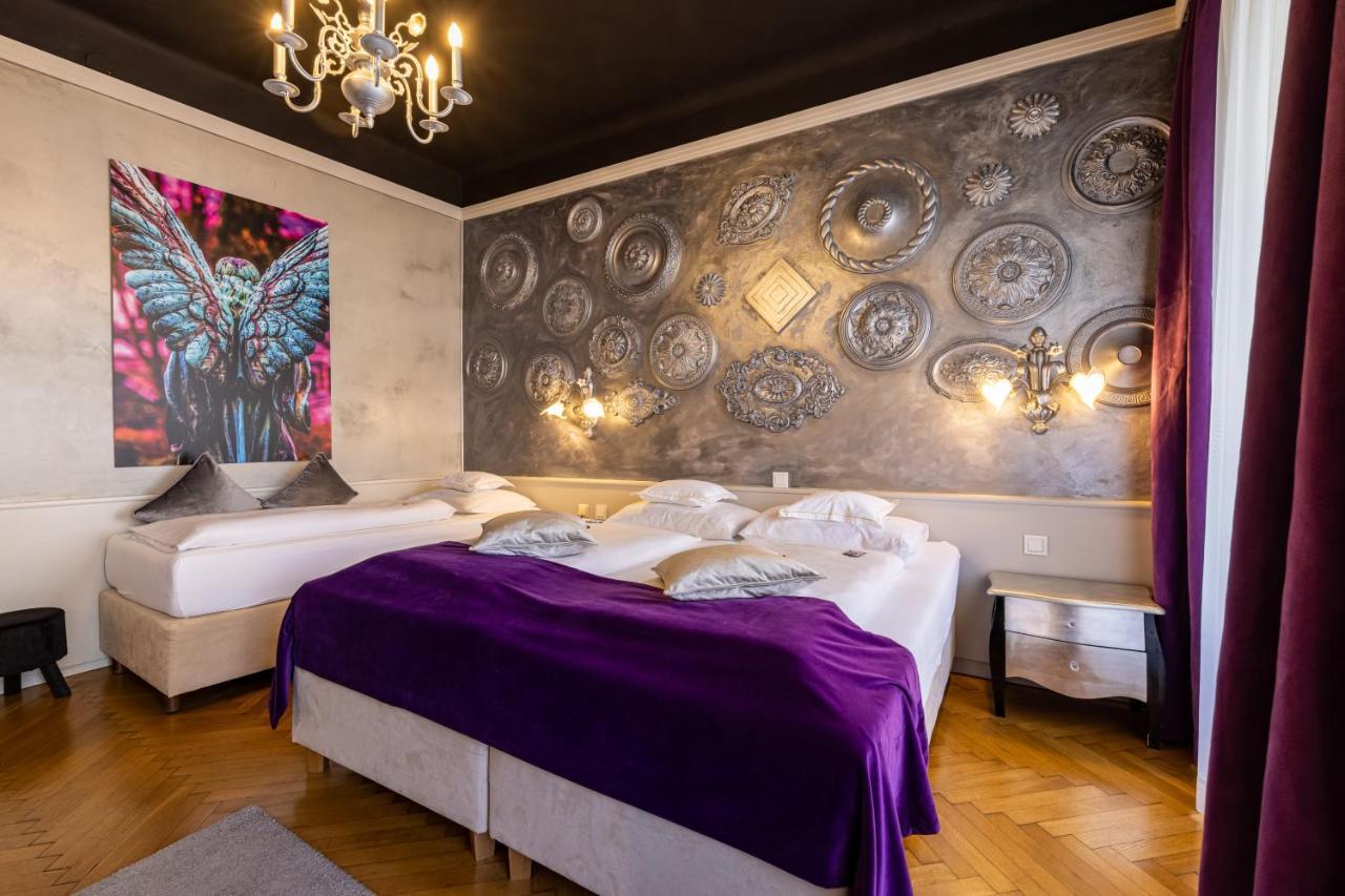 Boutique Hotel Goldenes Lamm Villach Bagian luar foto