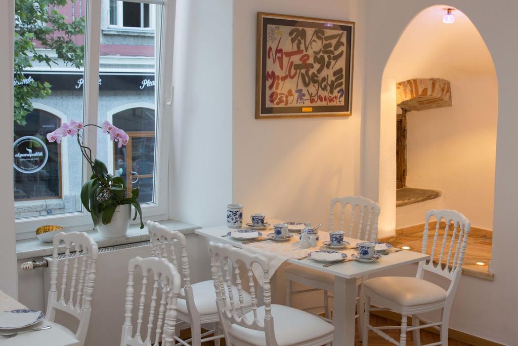 Boutique Hotel Goldenes Lamm Villach Bagian luar foto