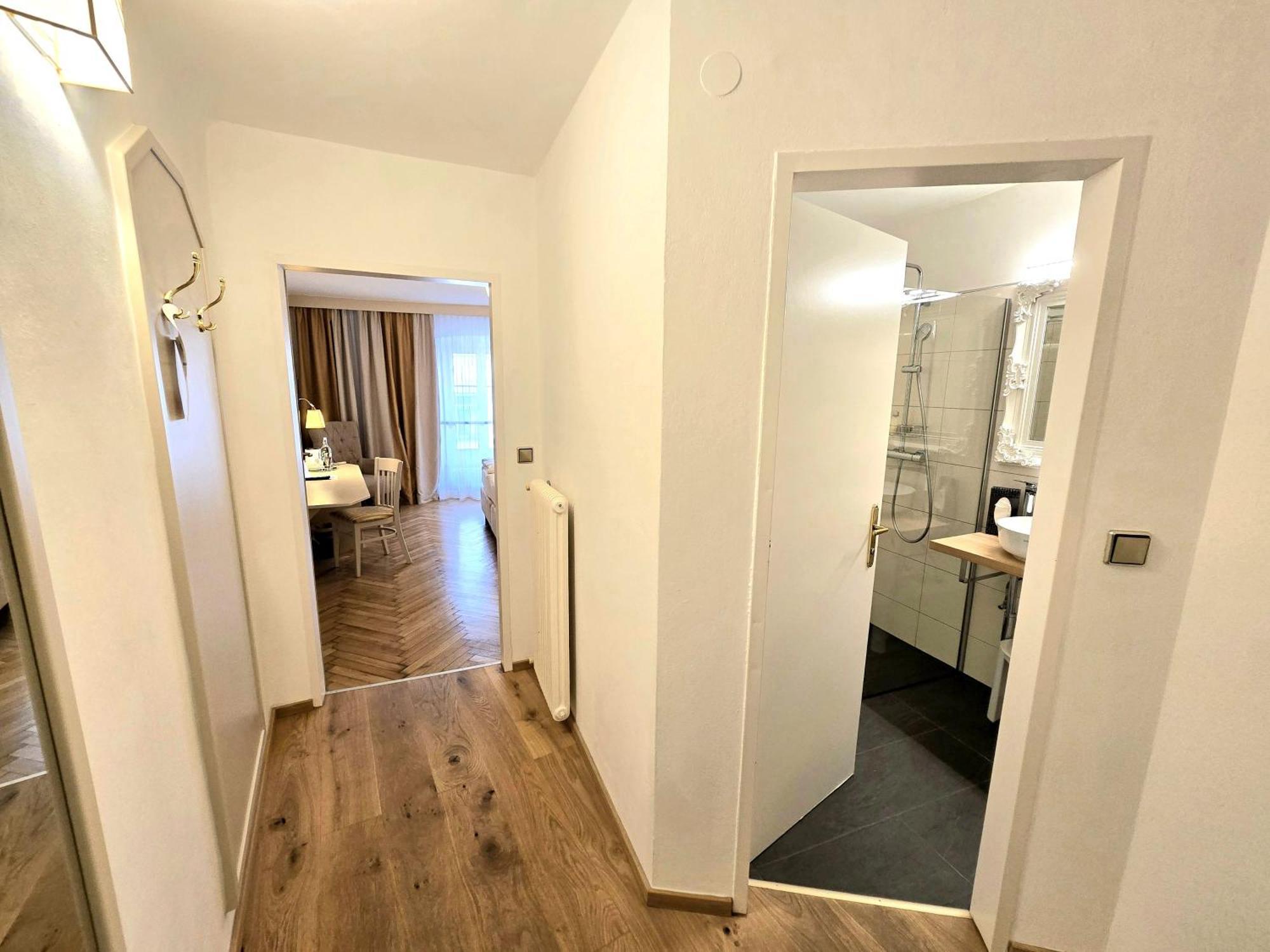 Boutique Hotel Goldenes Lamm Villach Bagian luar foto