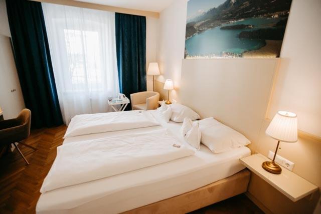 Boutique Hotel Goldenes Lamm Villach Bagian luar foto
