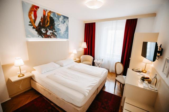 Boutique Hotel Goldenes Lamm Villach Bagian luar foto