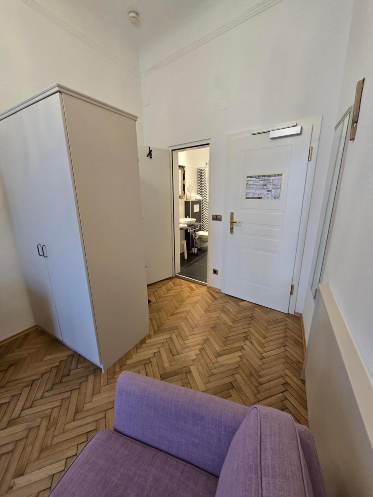Boutique Hotel Goldenes Lamm Villach Bagian luar foto