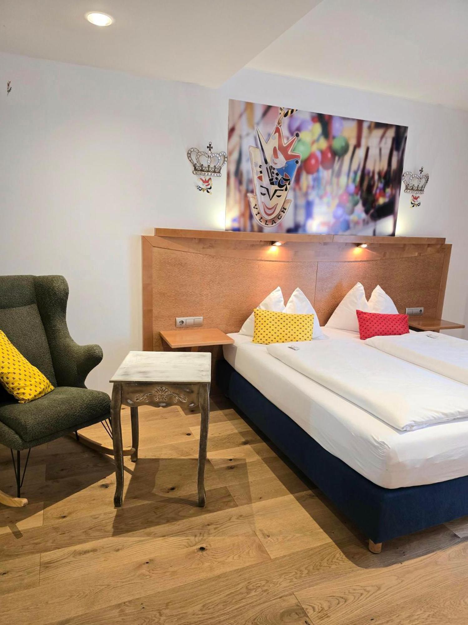 Boutique Hotel Goldenes Lamm Villach Bagian luar foto
