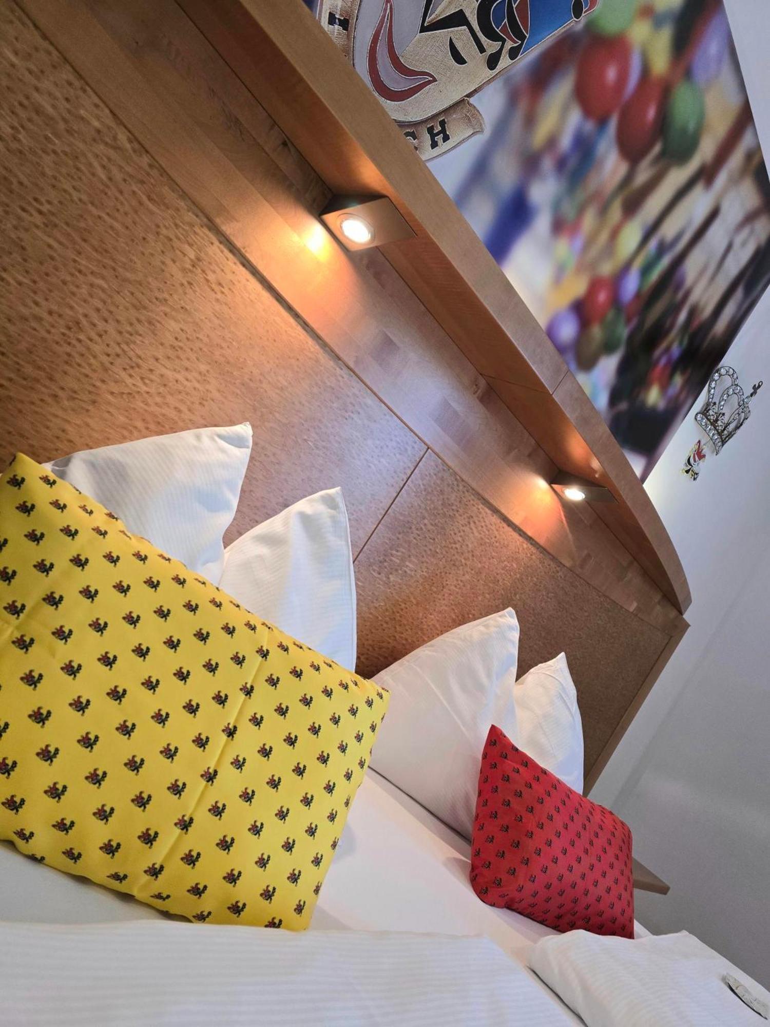 Boutique Hotel Goldenes Lamm Villach Bagian luar foto