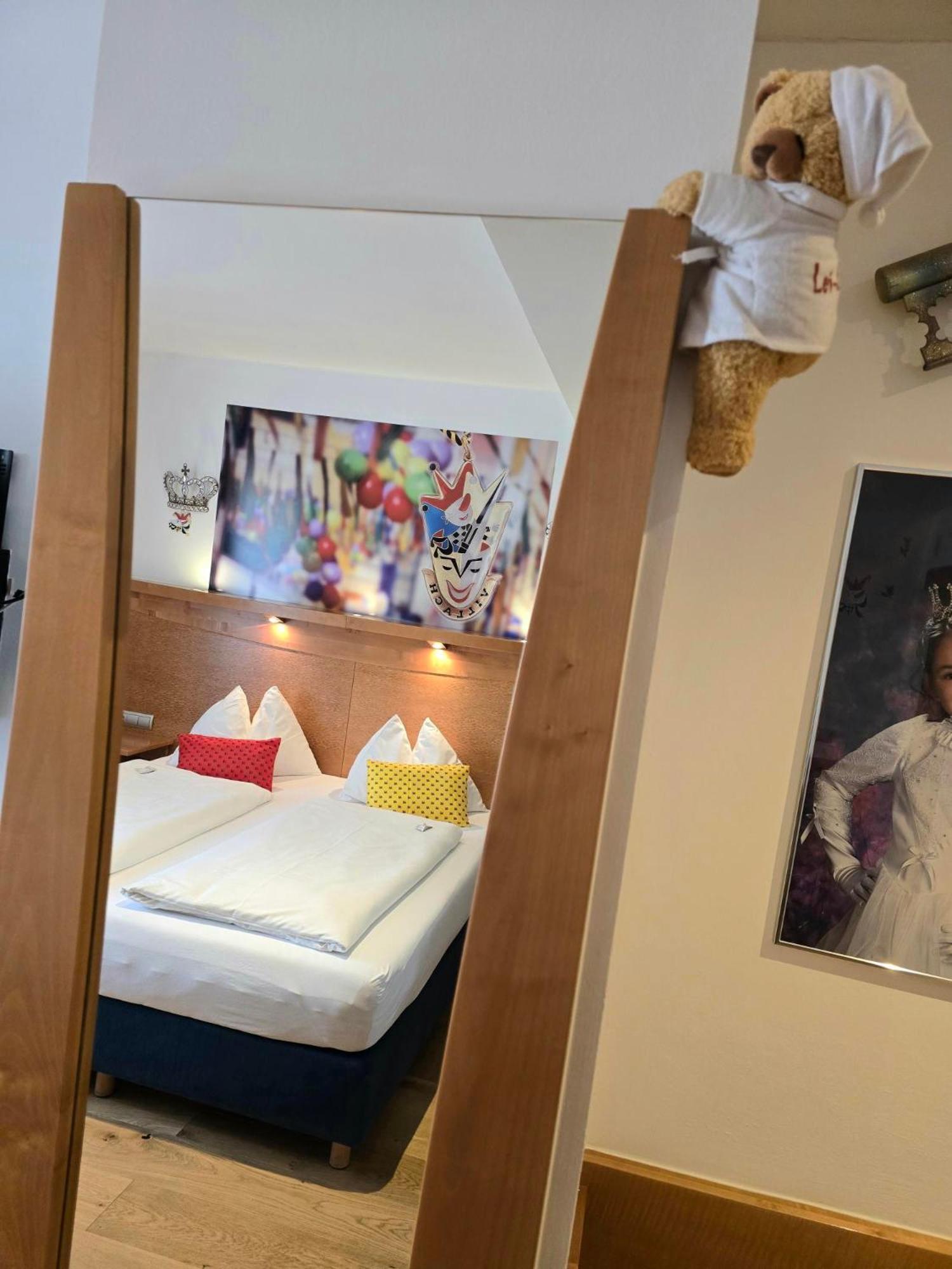 Boutique Hotel Goldenes Lamm Villach Bagian luar foto