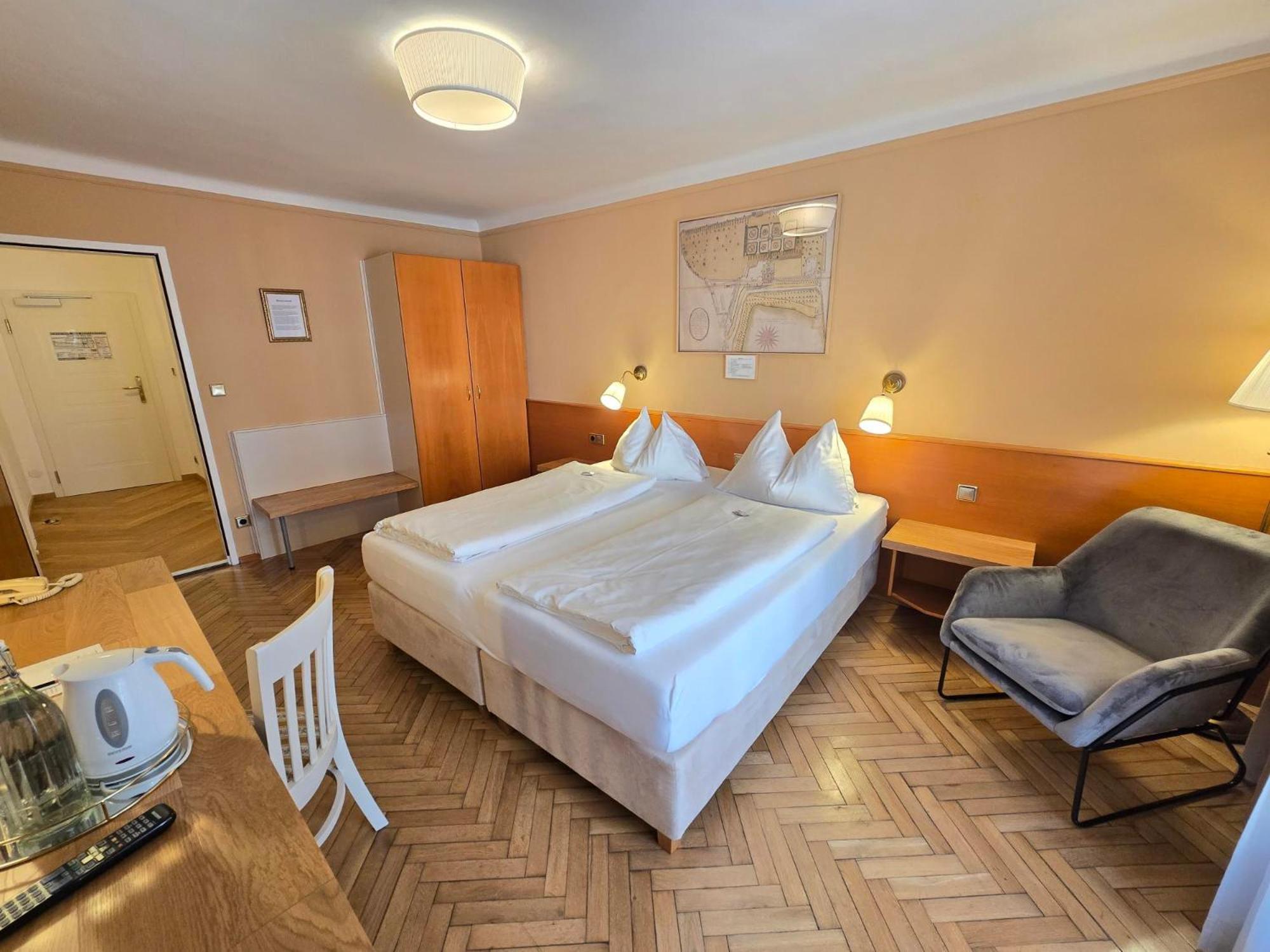 Boutique Hotel Goldenes Lamm Villach Bagian luar foto