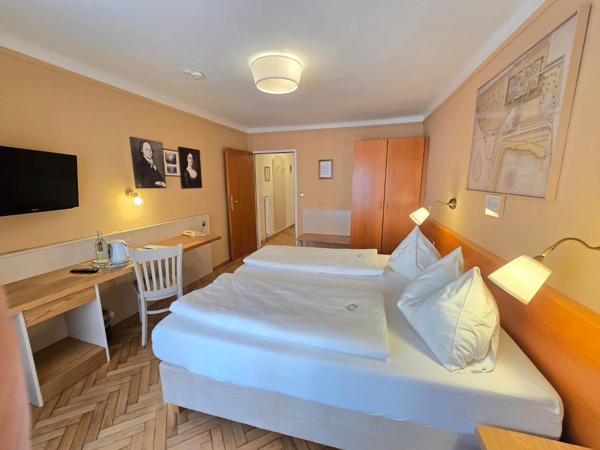 Boutique Hotel Goldenes Lamm Villach Bagian luar foto