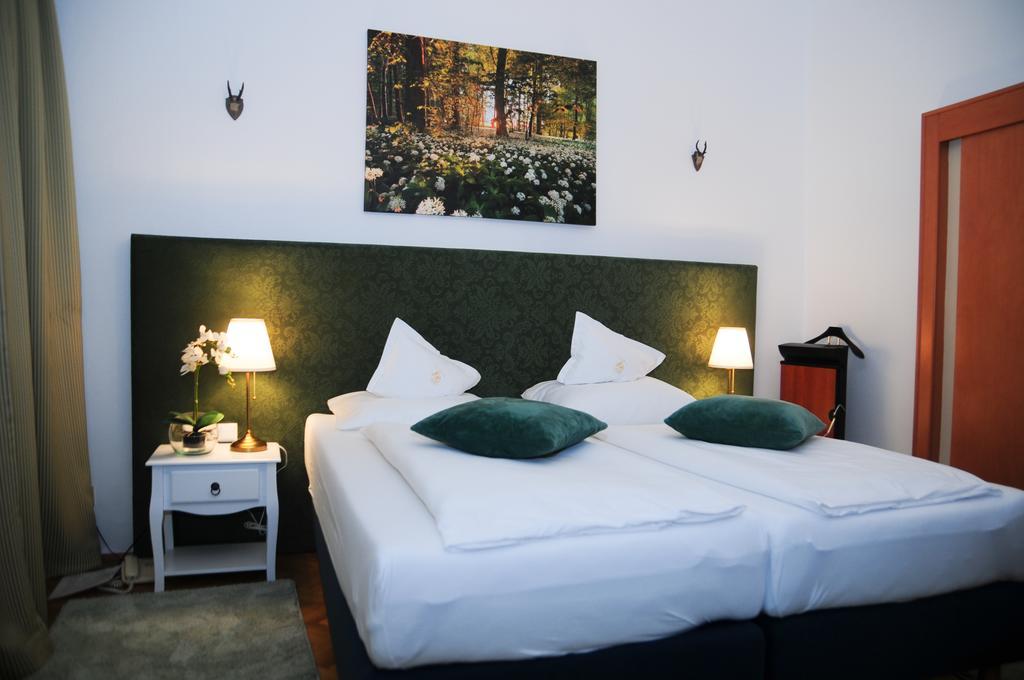 Boutique Hotel Goldenes Lamm Villach Bagian luar foto