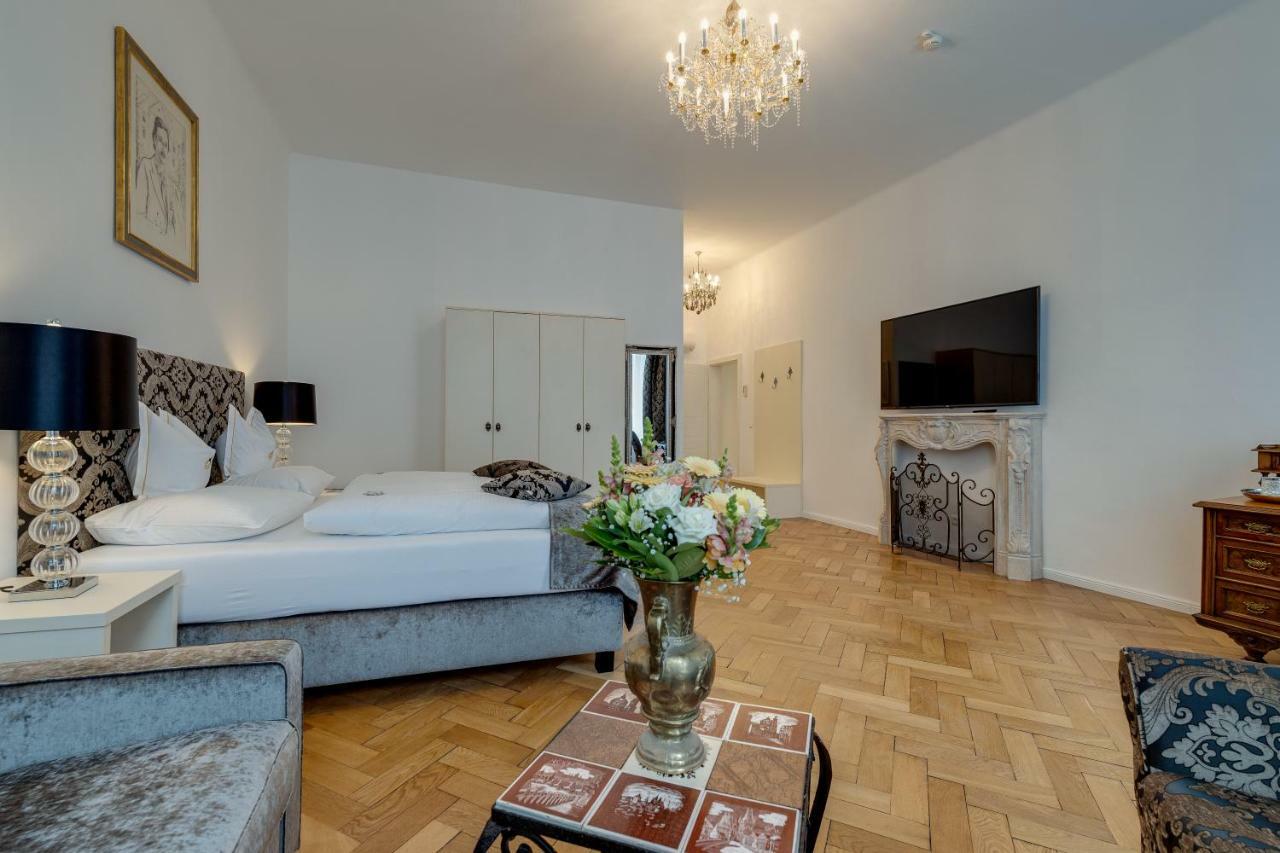 Boutique Hotel Goldenes Lamm Villach Bagian luar foto