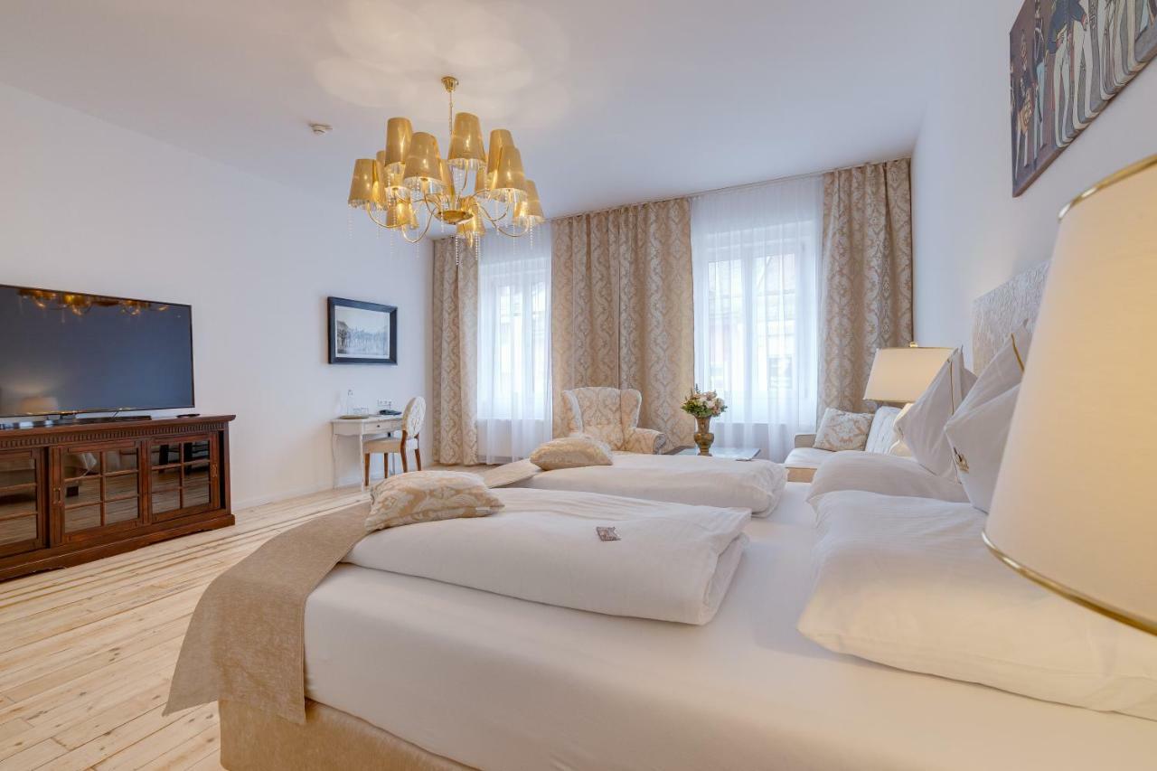 Boutique Hotel Goldenes Lamm Villach Bagian luar foto