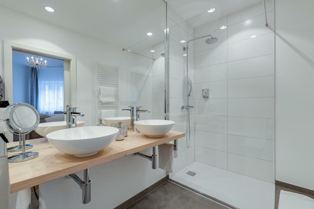 Boutique Hotel Goldenes Lamm Villach Bagian luar foto