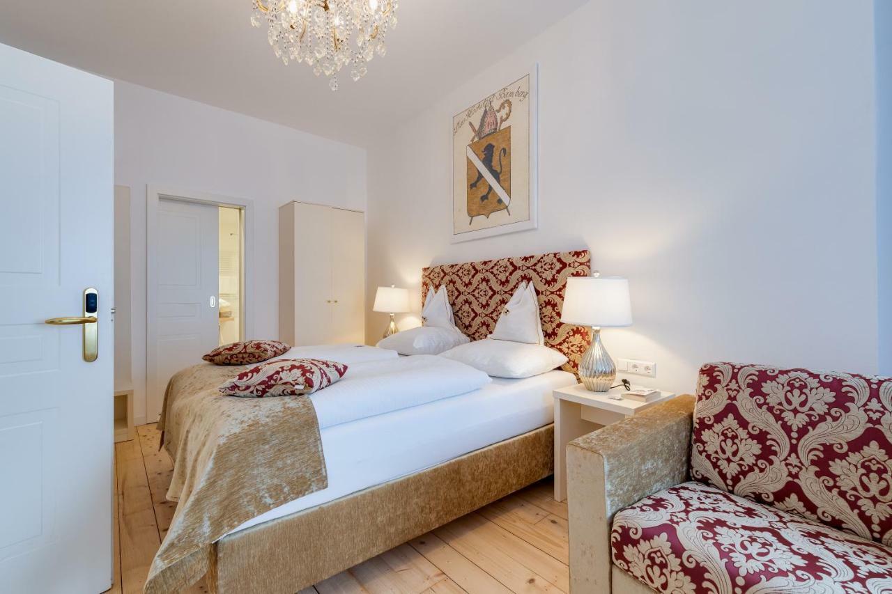 Boutique Hotel Goldenes Lamm Villach Bagian luar foto