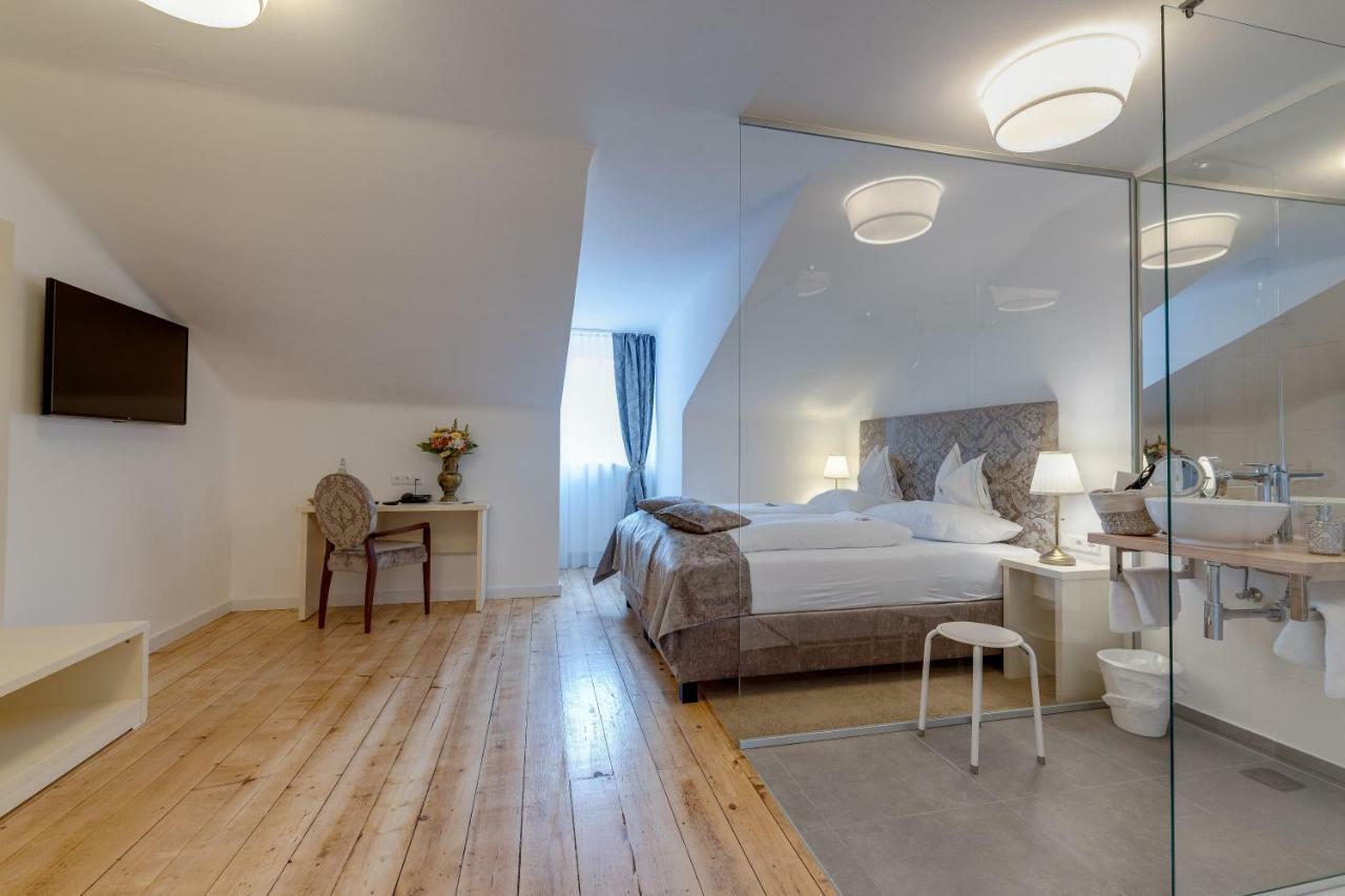 Boutique Hotel Goldenes Lamm Villach Bagian luar foto